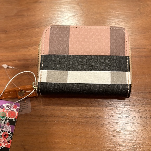 4x4 wristlet   Zippered. Tan/black/white pattern - Picture 2 of 5
